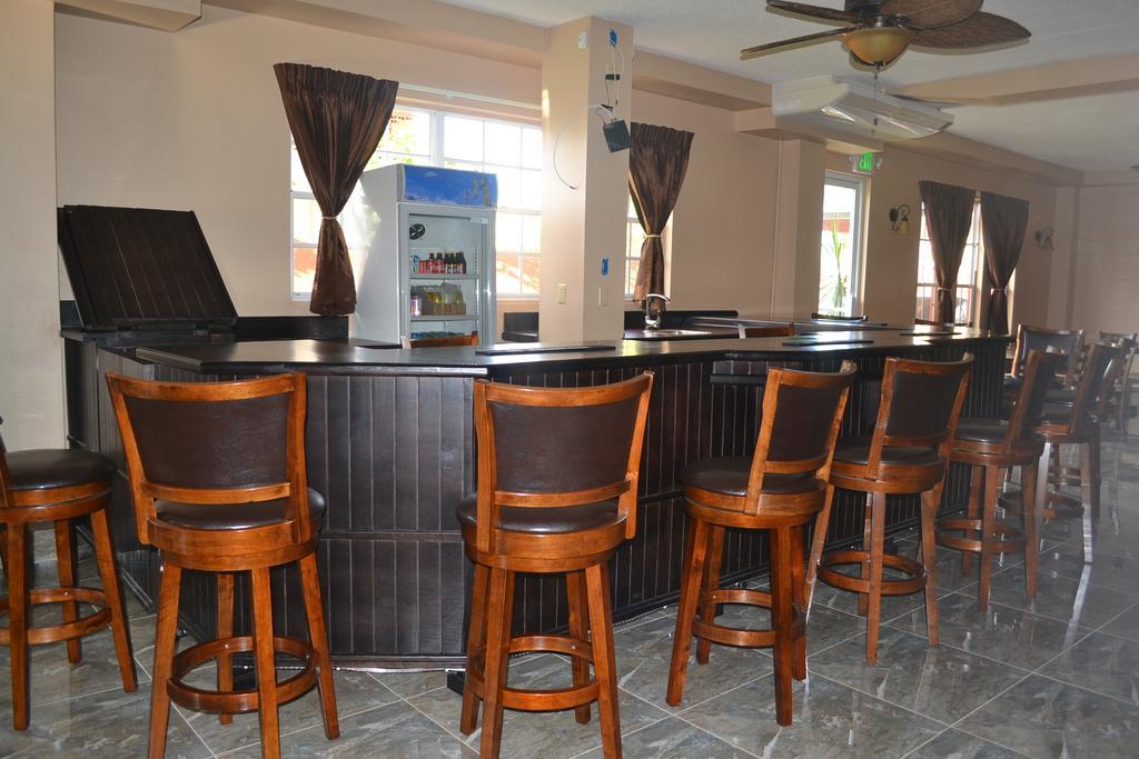 Montecristo Inn Piarco Eksteriør billede
